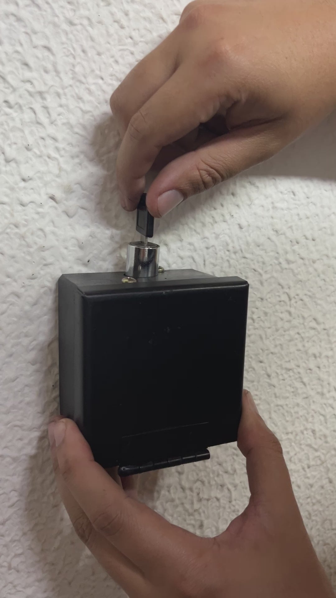 Caixa Porta-Chaves em Aço com ou sem Visor